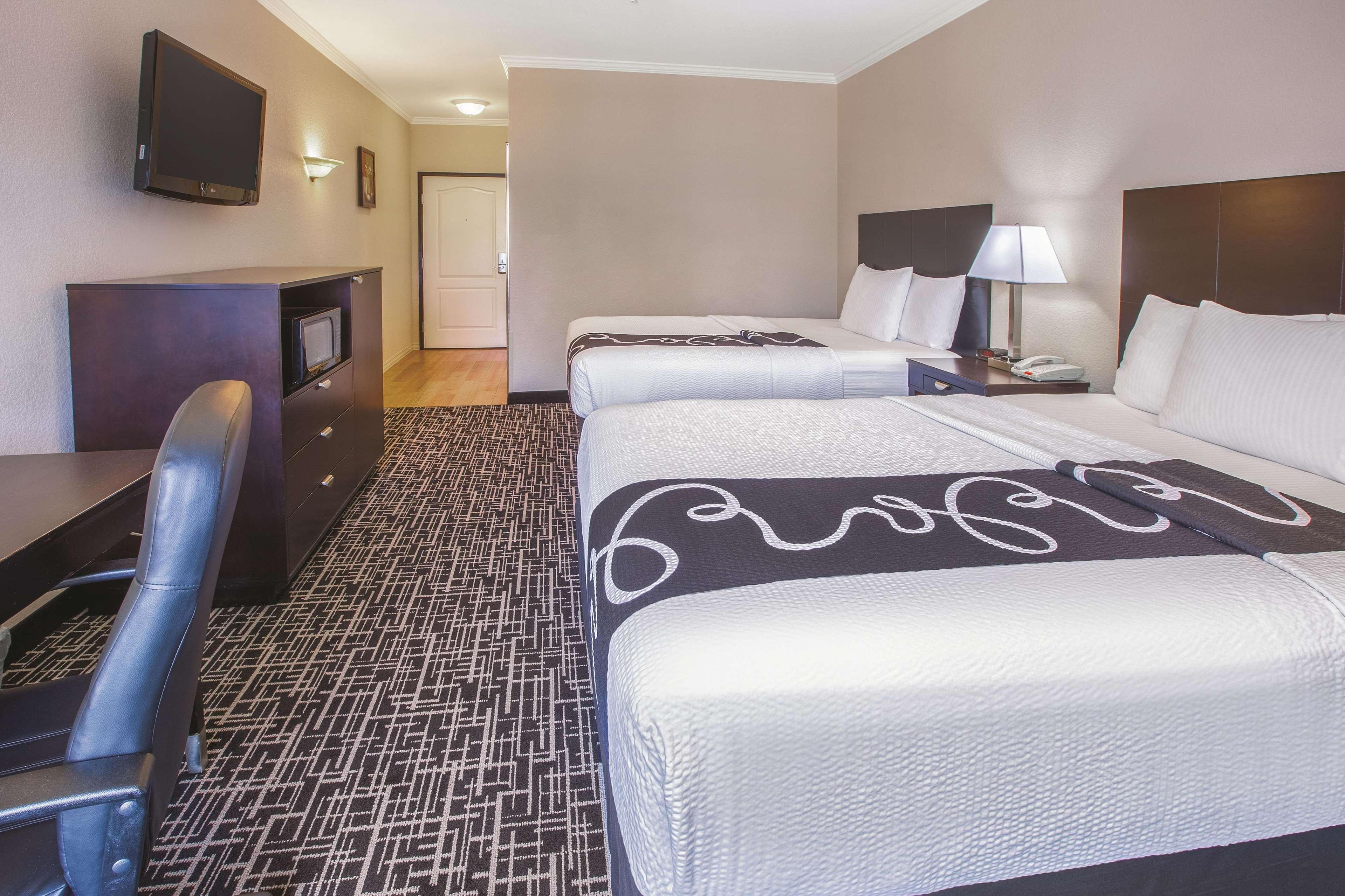 Отель La Quinta By Wyndham Garland Harbor Point Экстерьер фото