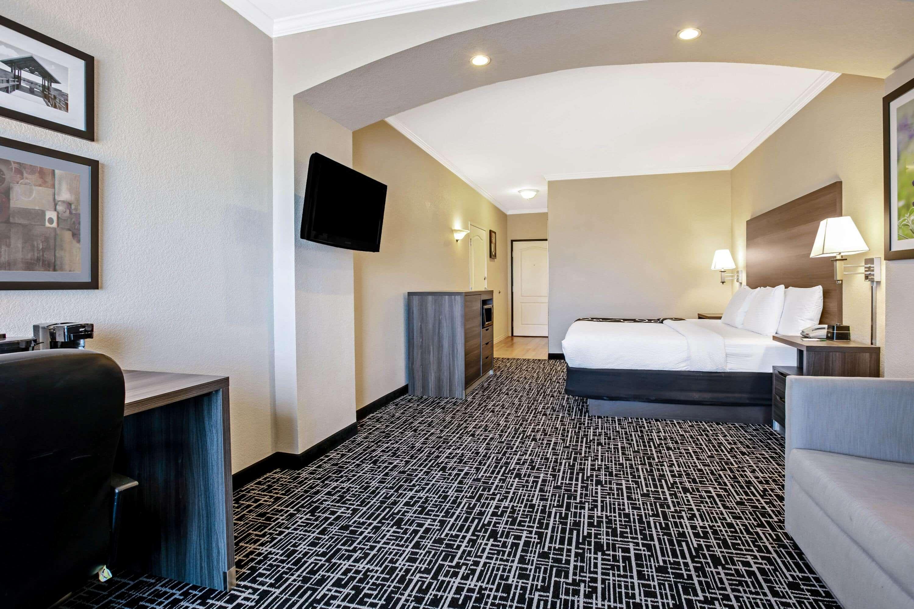 Отель La Quinta By Wyndham Garland Harbor Point Экстерьер фото