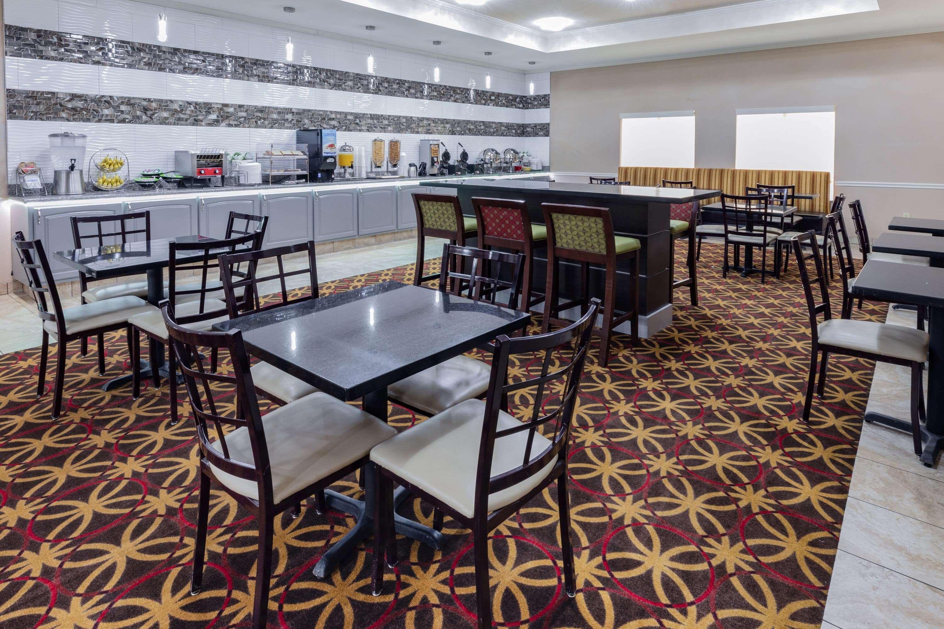Отель La Quinta By Wyndham Garland Harbor Point Экстерьер фото