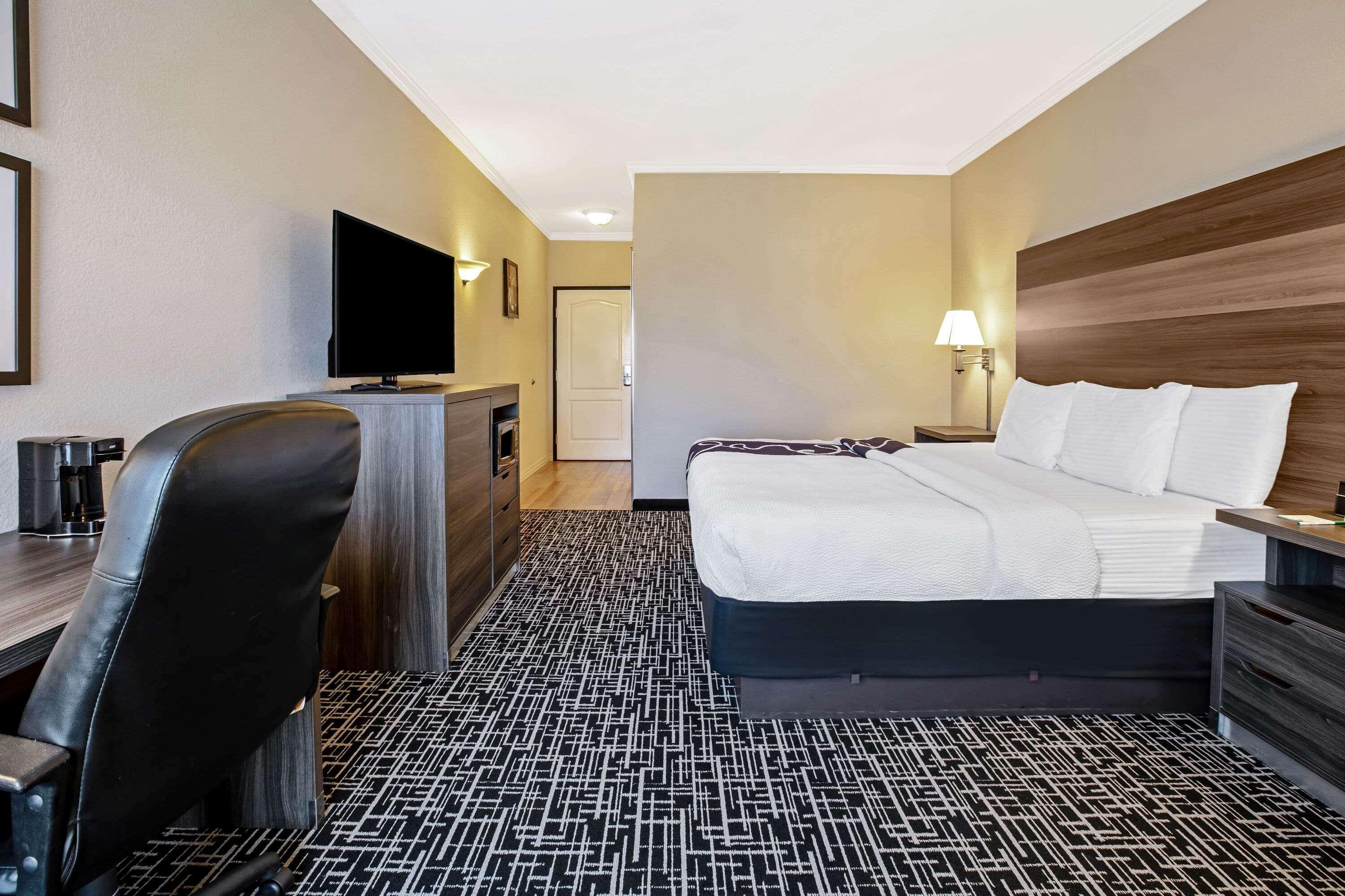 Отель La Quinta By Wyndham Garland Harbor Point Экстерьер фото