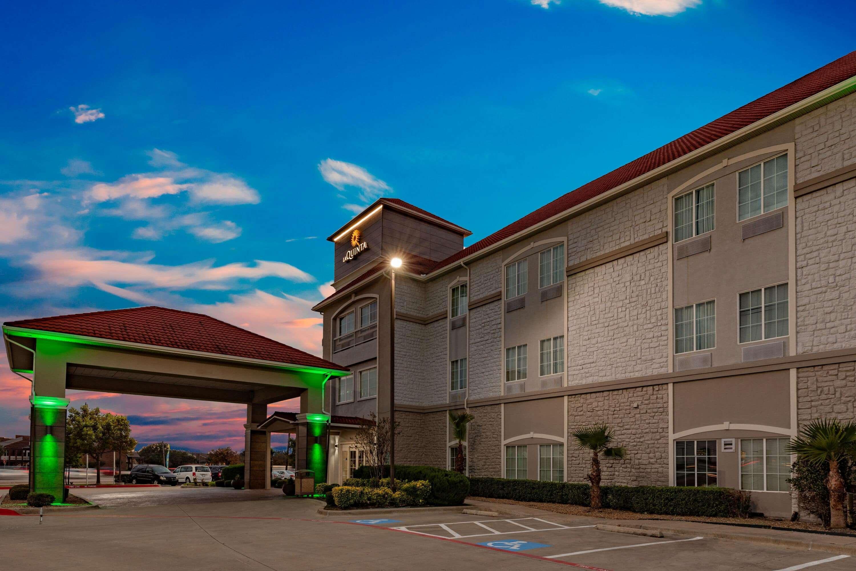 Отель La Quinta By Wyndham Garland Harbor Point Экстерьер фото