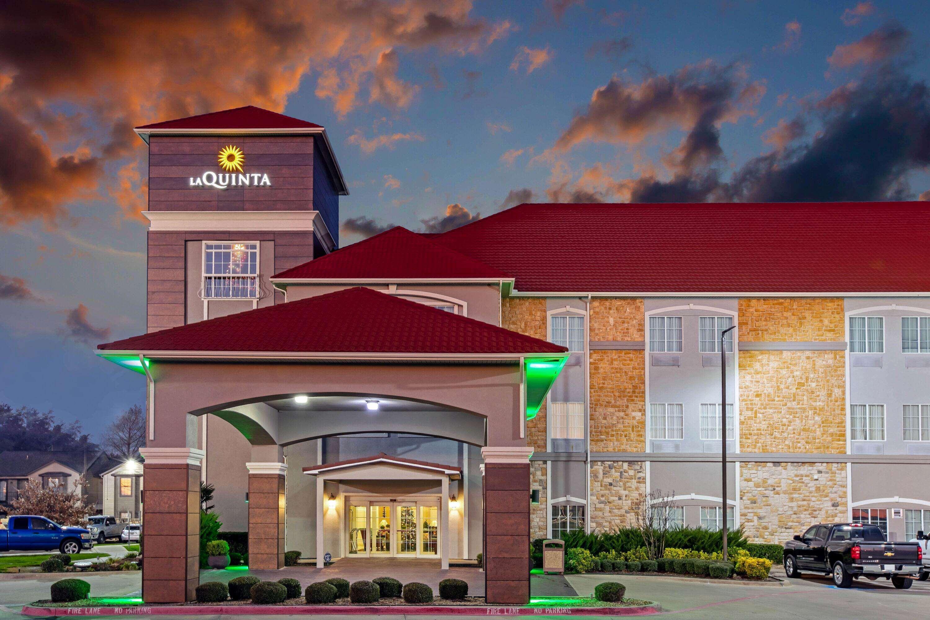 Отель La Quinta By Wyndham Garland Harbor Point Экстерьер фото