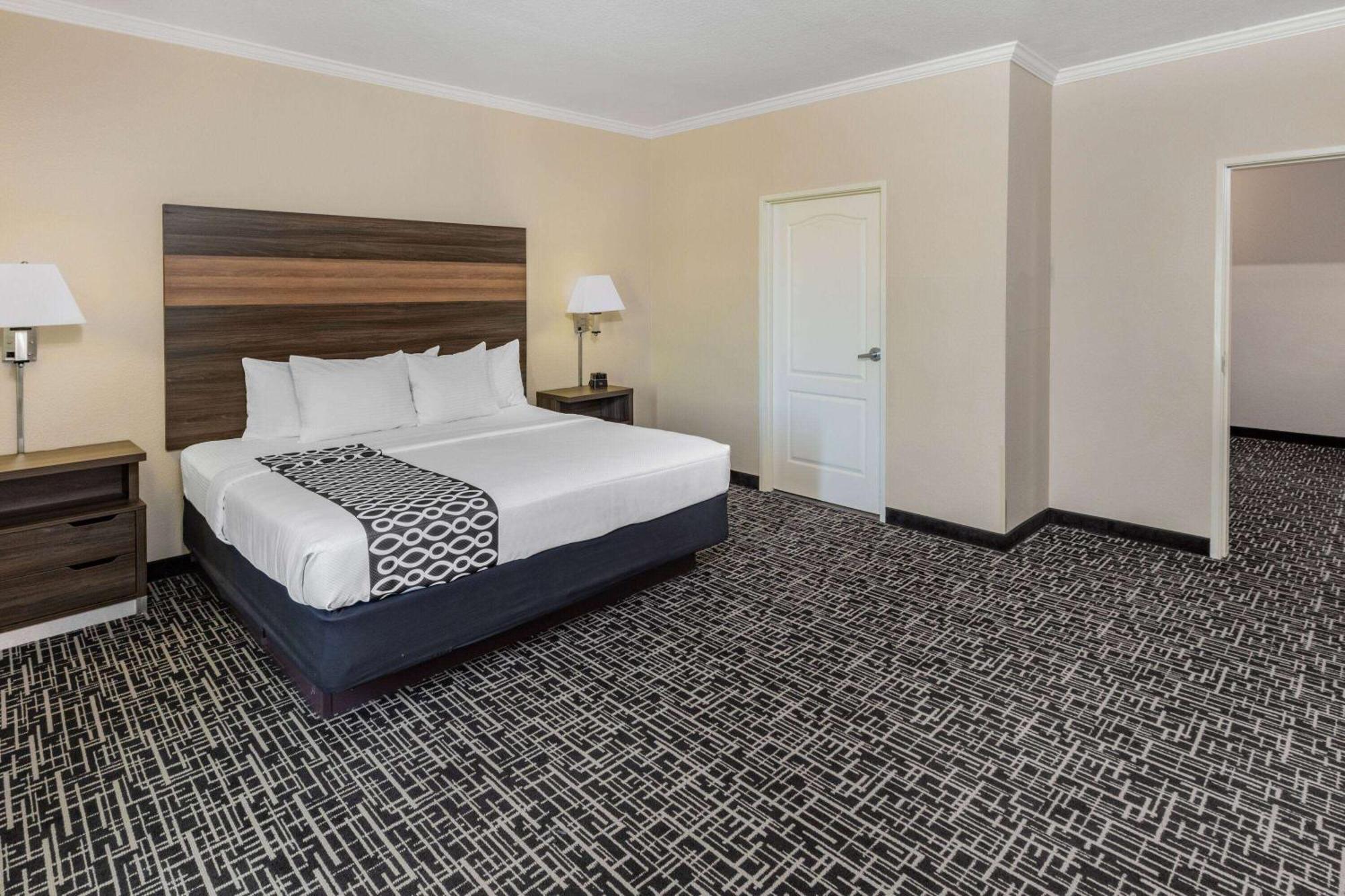 Отель La Quinta By Wyndham Garland Harbor Point Экстерьер фото