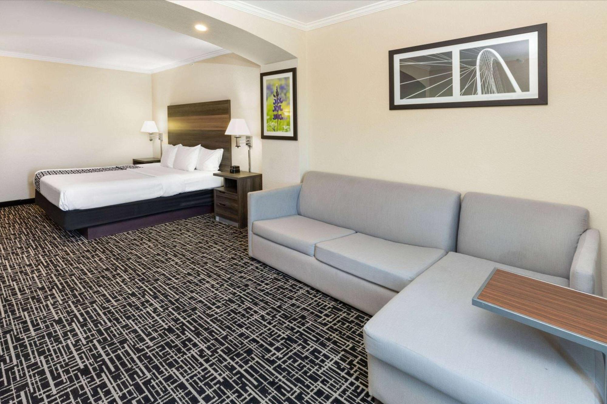 Отель La Quinta By Wyndham Garland Harbor Point Экстерьер фото