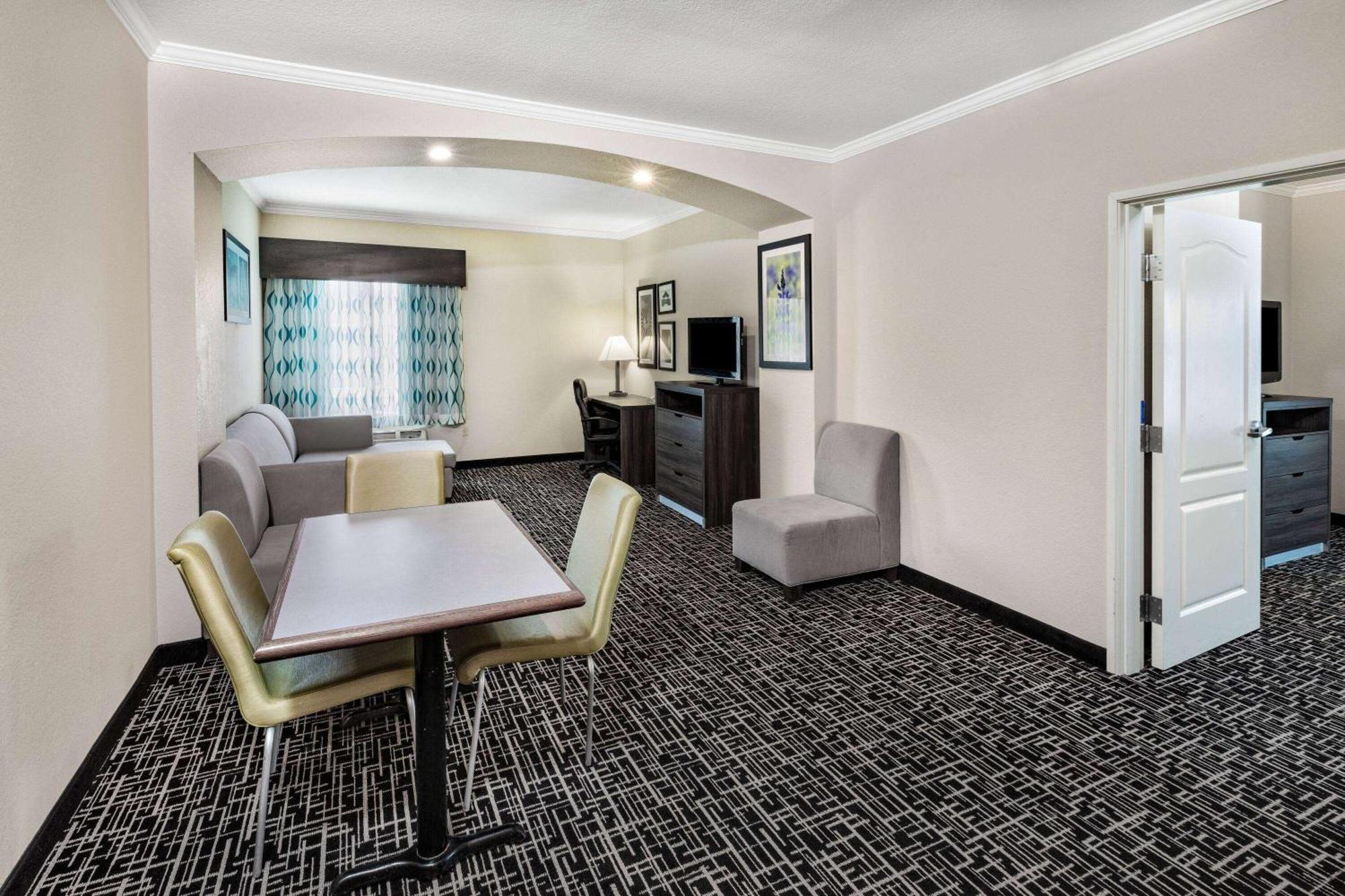 Отель La Quinta By Wyndham Garland Harbor Point Экстерьер фото