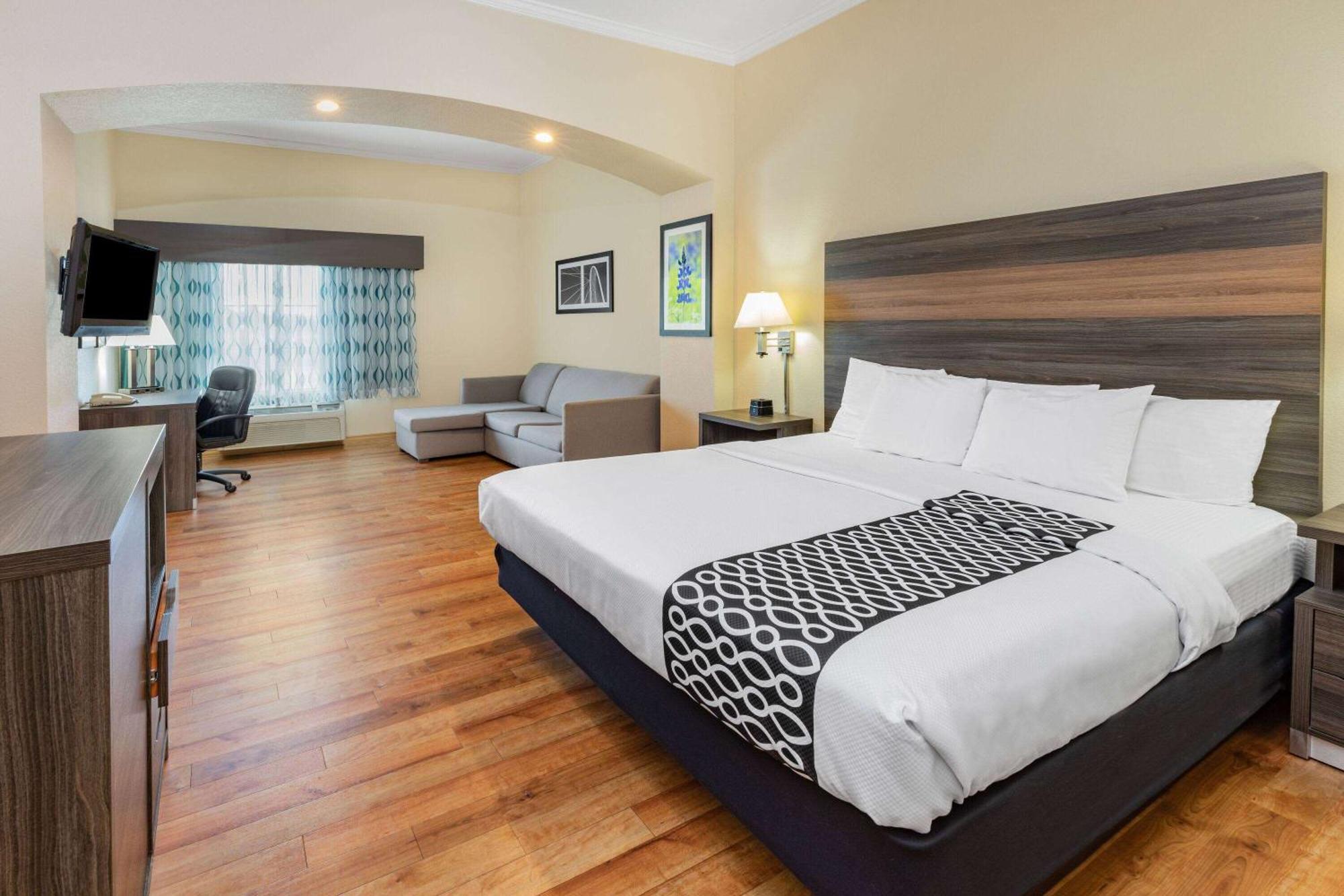 Отель La Quinta By Wyndham Garland Harbor Point Экстерьер фото