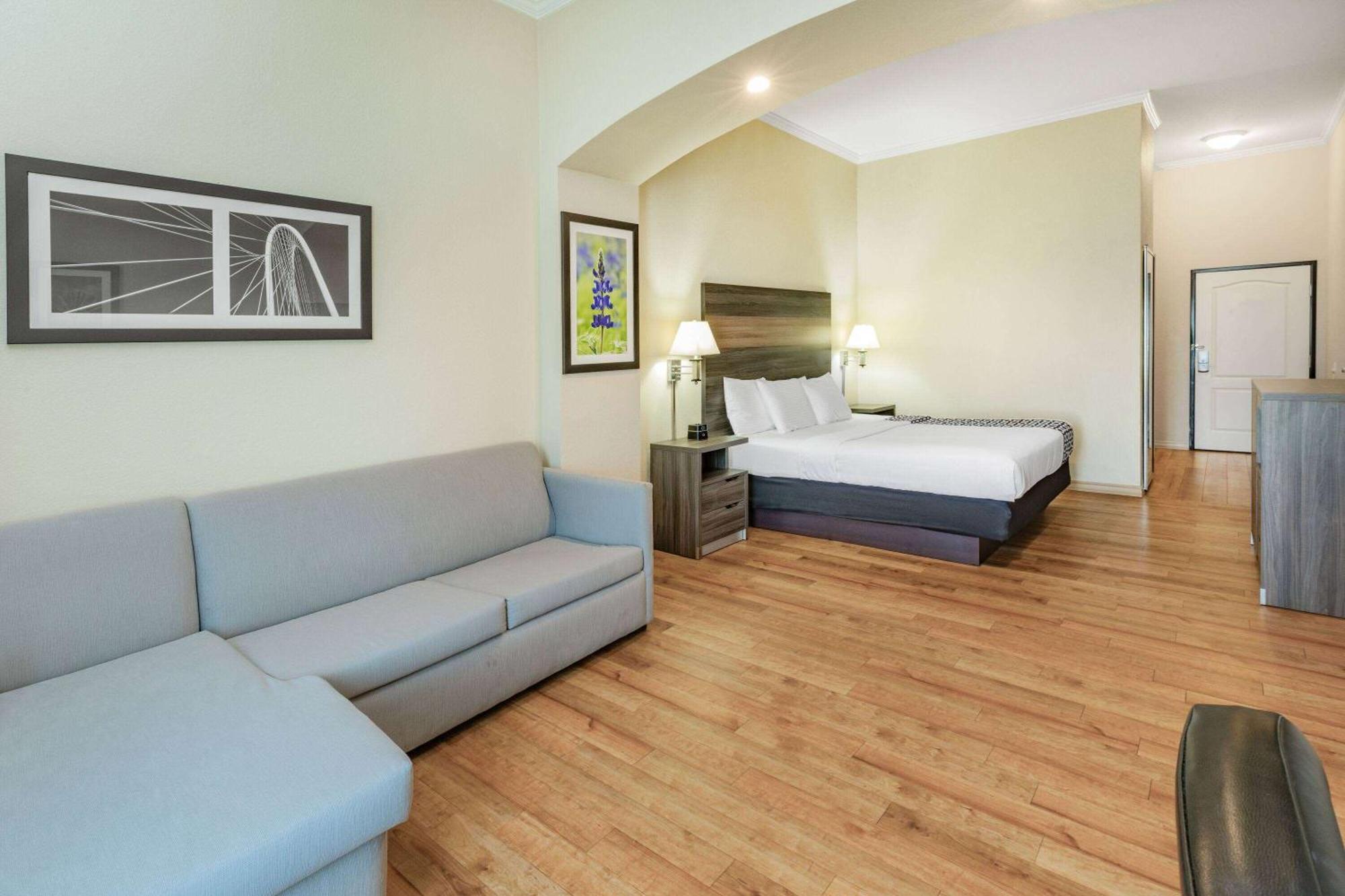 Отель La Quinta By Wyndham Garland Harbor Point Экстерьер фото