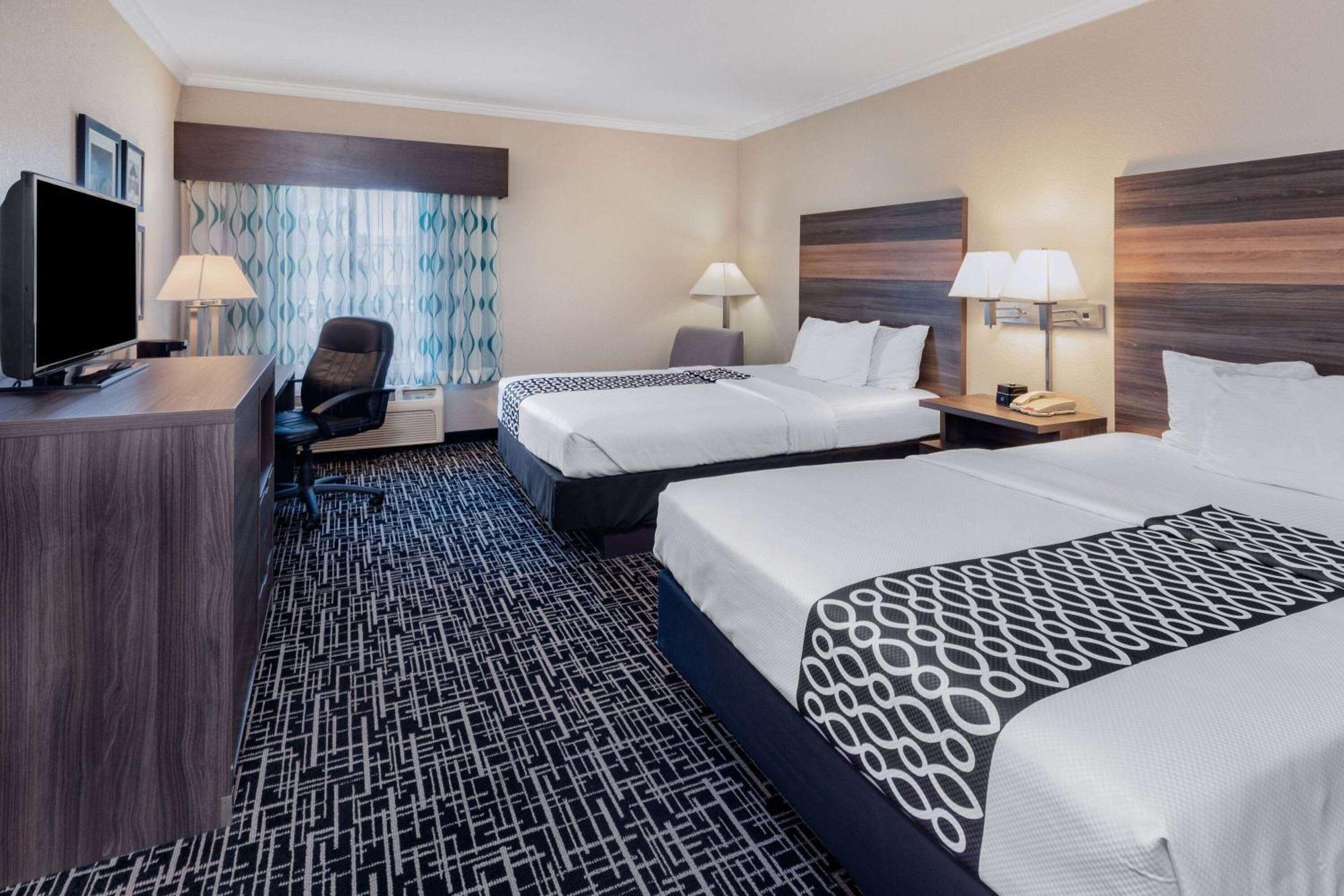 Отель La Quinta By Wyndham Garland Harbor Point Экстерьер фото