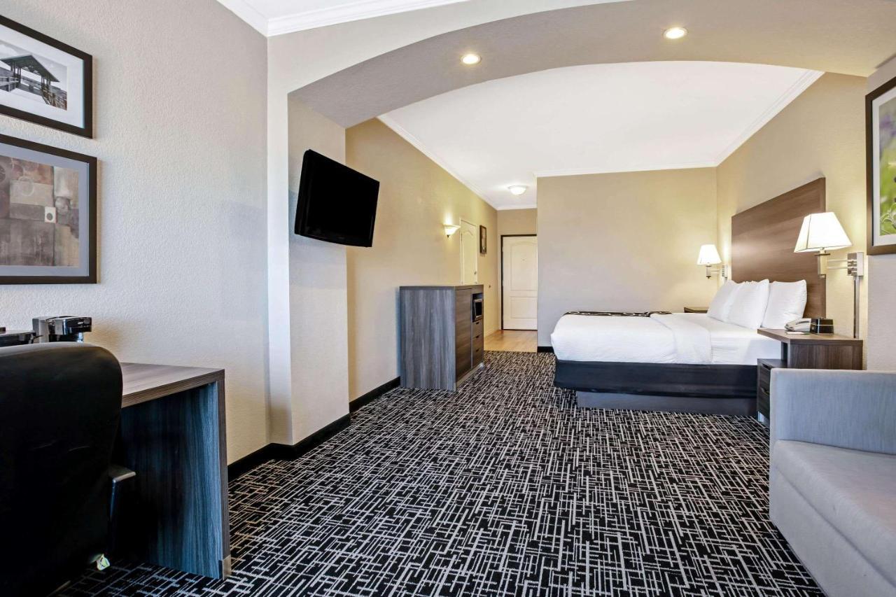 Отель La Quinta By Wyndham Garland Harbor Point Экстерьер фото